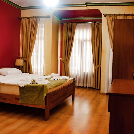 Istanbul Irish Hotel Bagian luar foto
