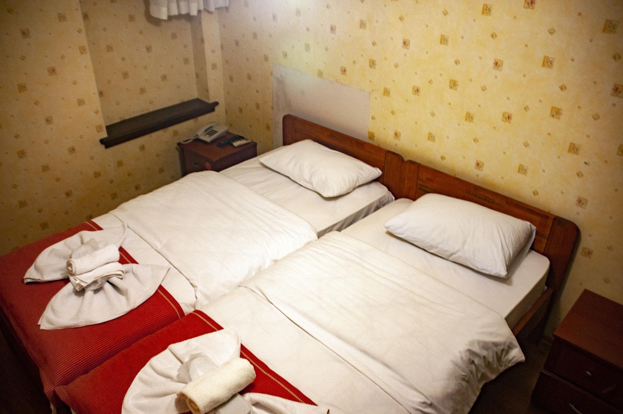 Istanbul Irish Hotel Bagian luar foto