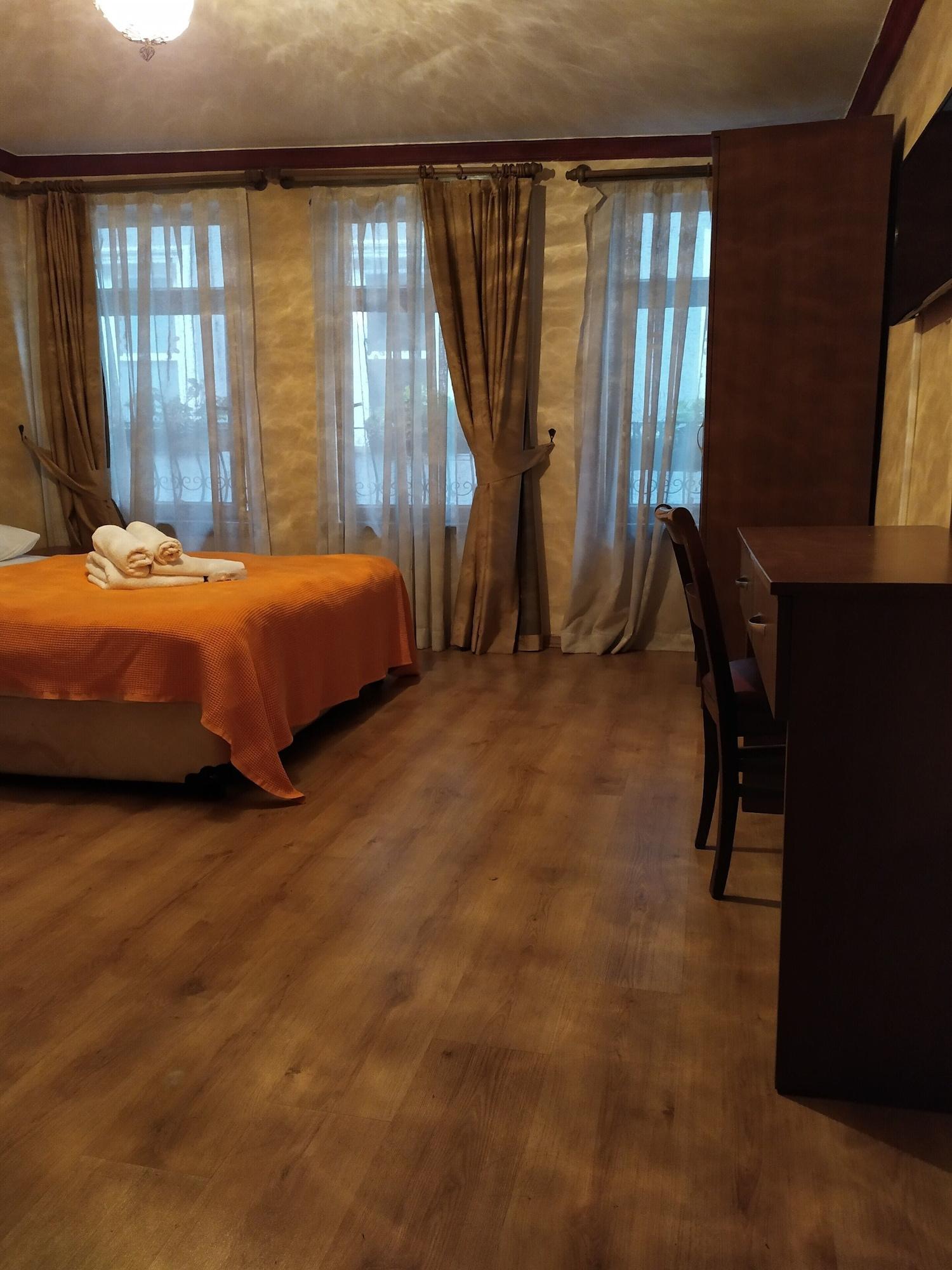 Istanbul Irish Hotel Bagian luar foto