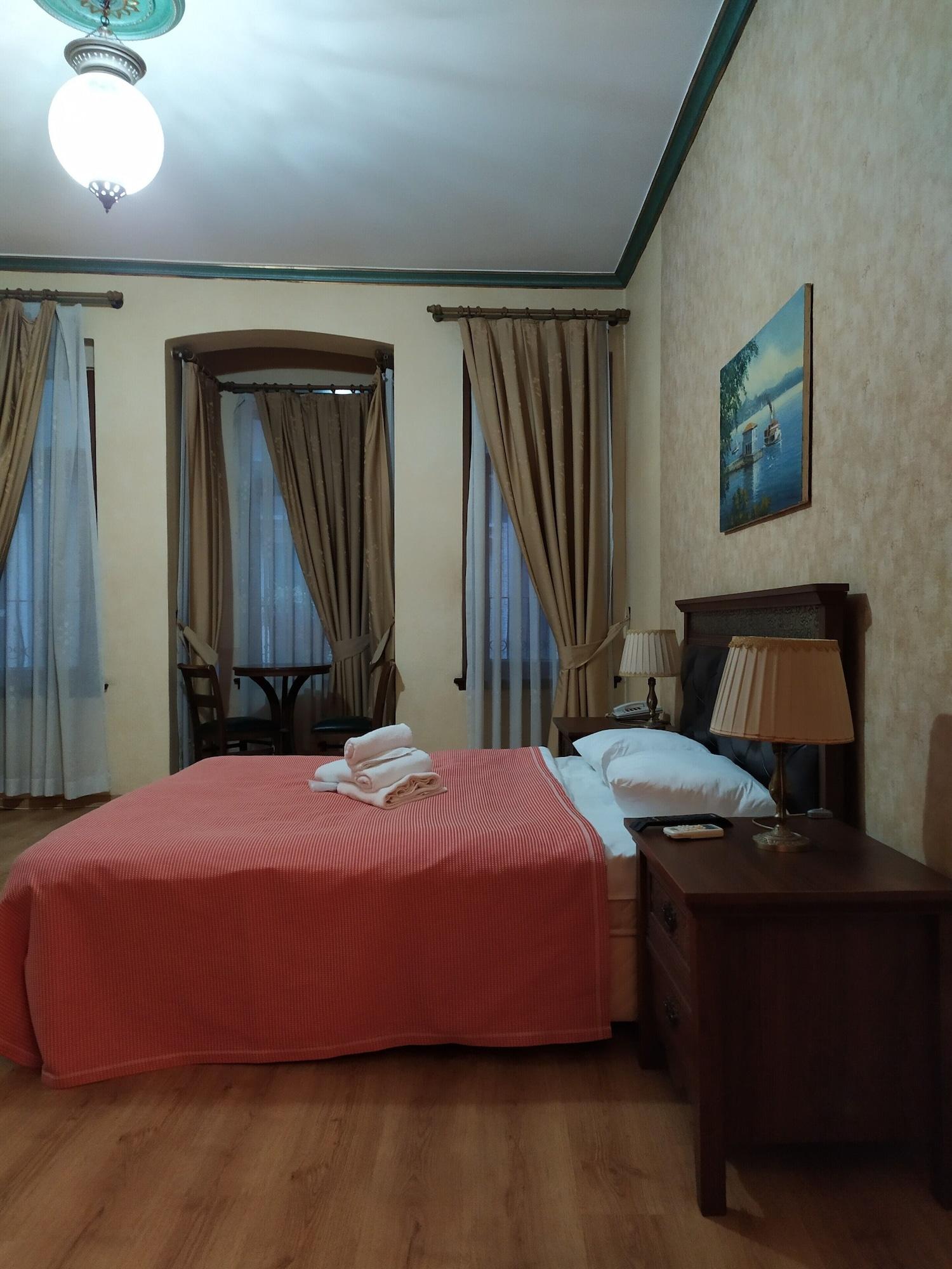 Istanbul Irish Hotel Bagian luar foto