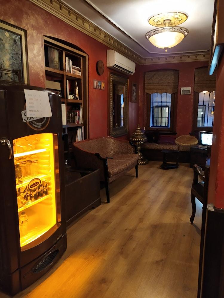 Istanbul Irish Hotel Bagian luar foto