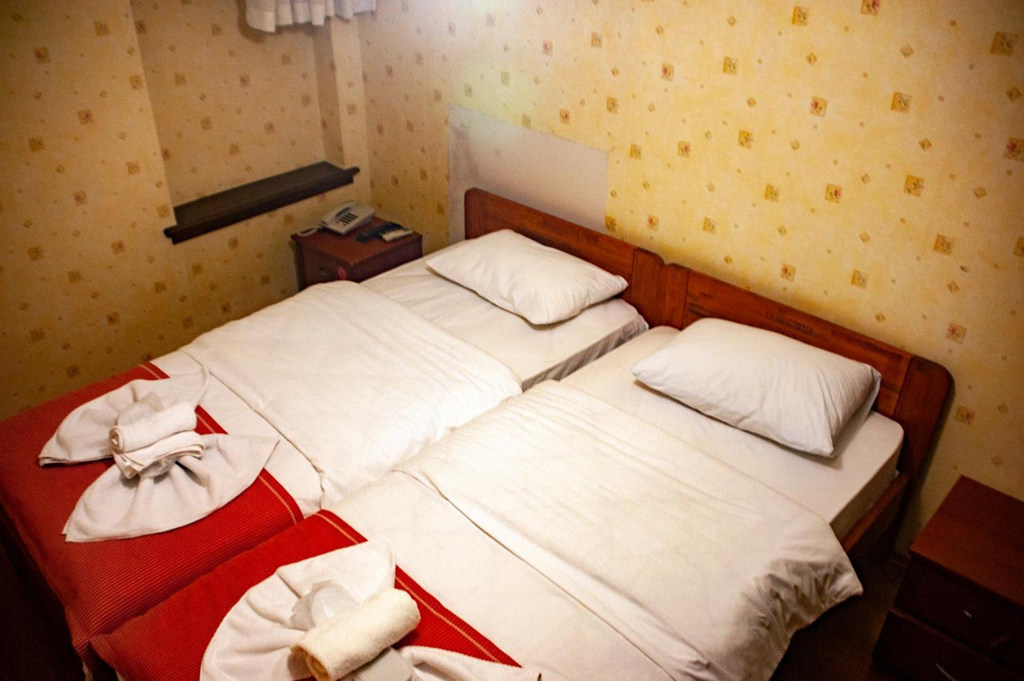 Istanbul Irish Hotel Bagian luar foto