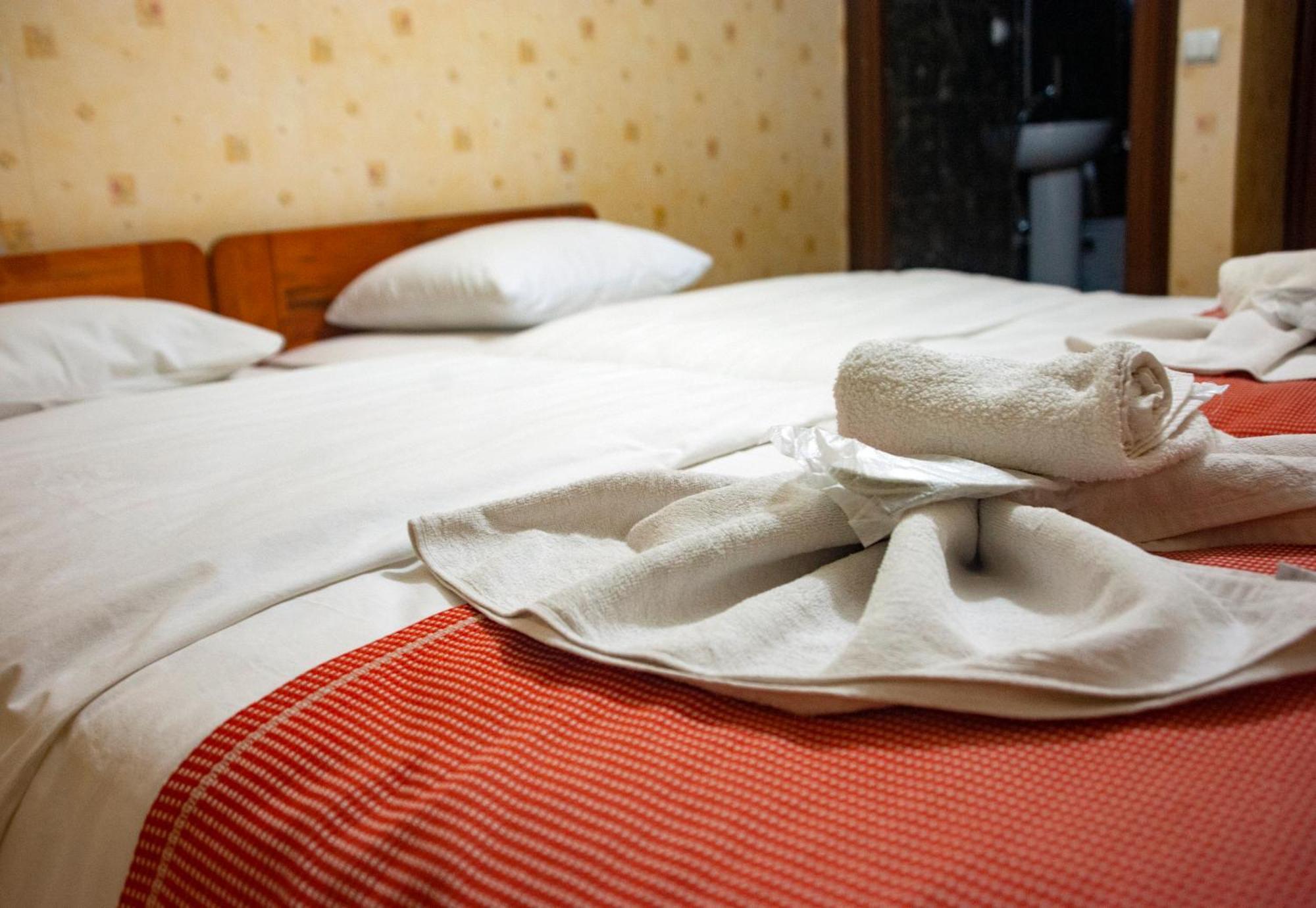 Istanbul Irish Hotel Bagian luar foto