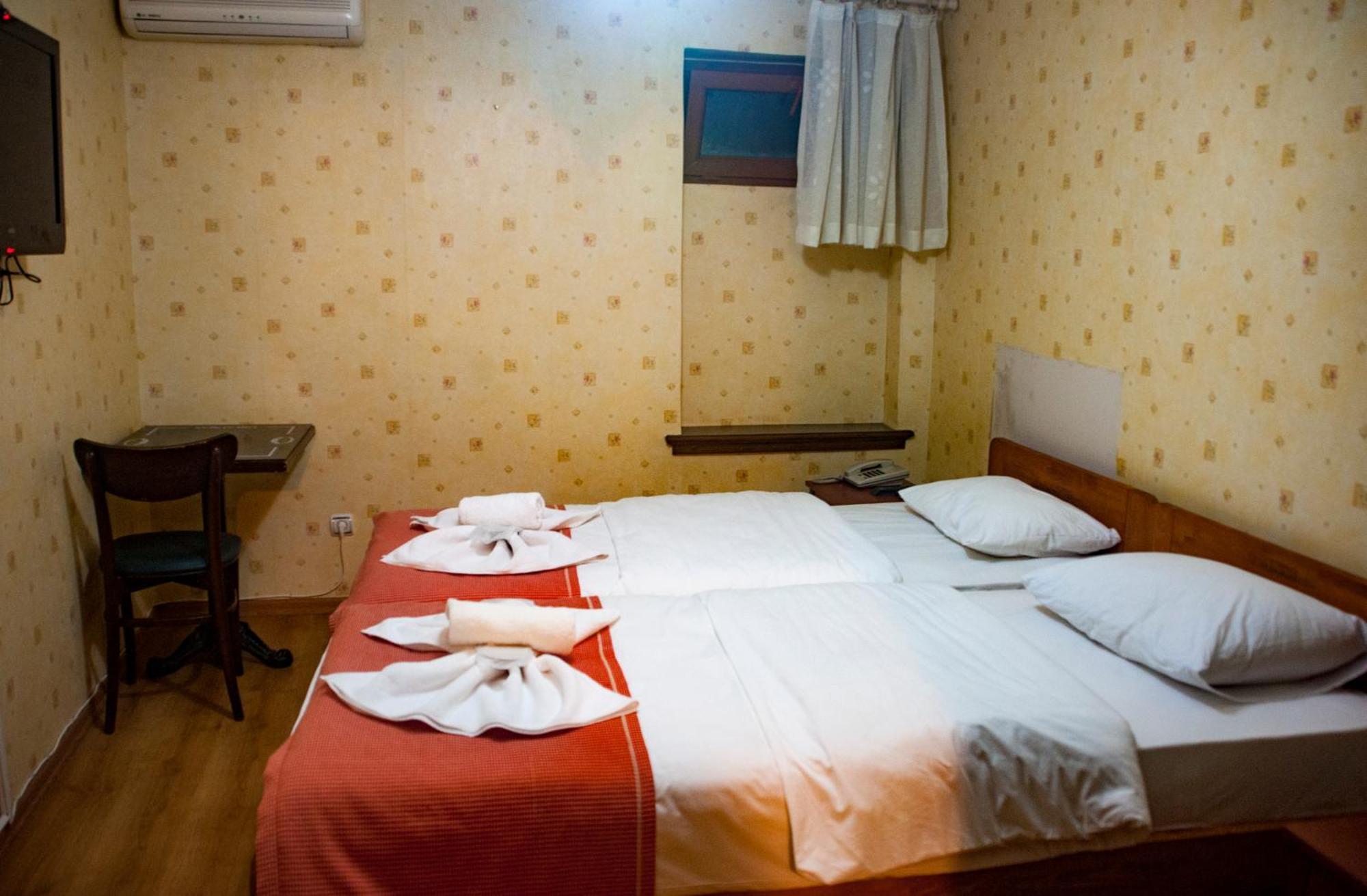 Istanbul Irish Hotel Bagian luar foto