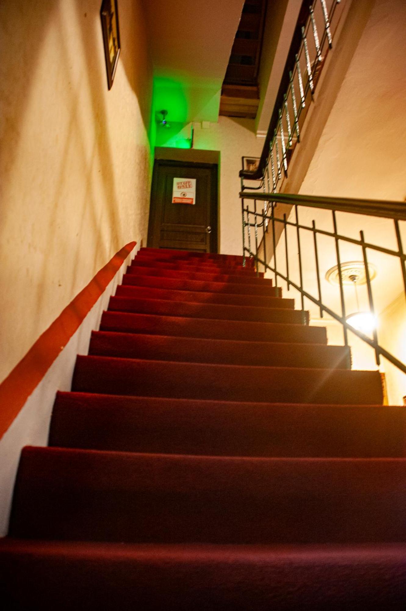 Istanbul Irish Hotel Bagian luar foto