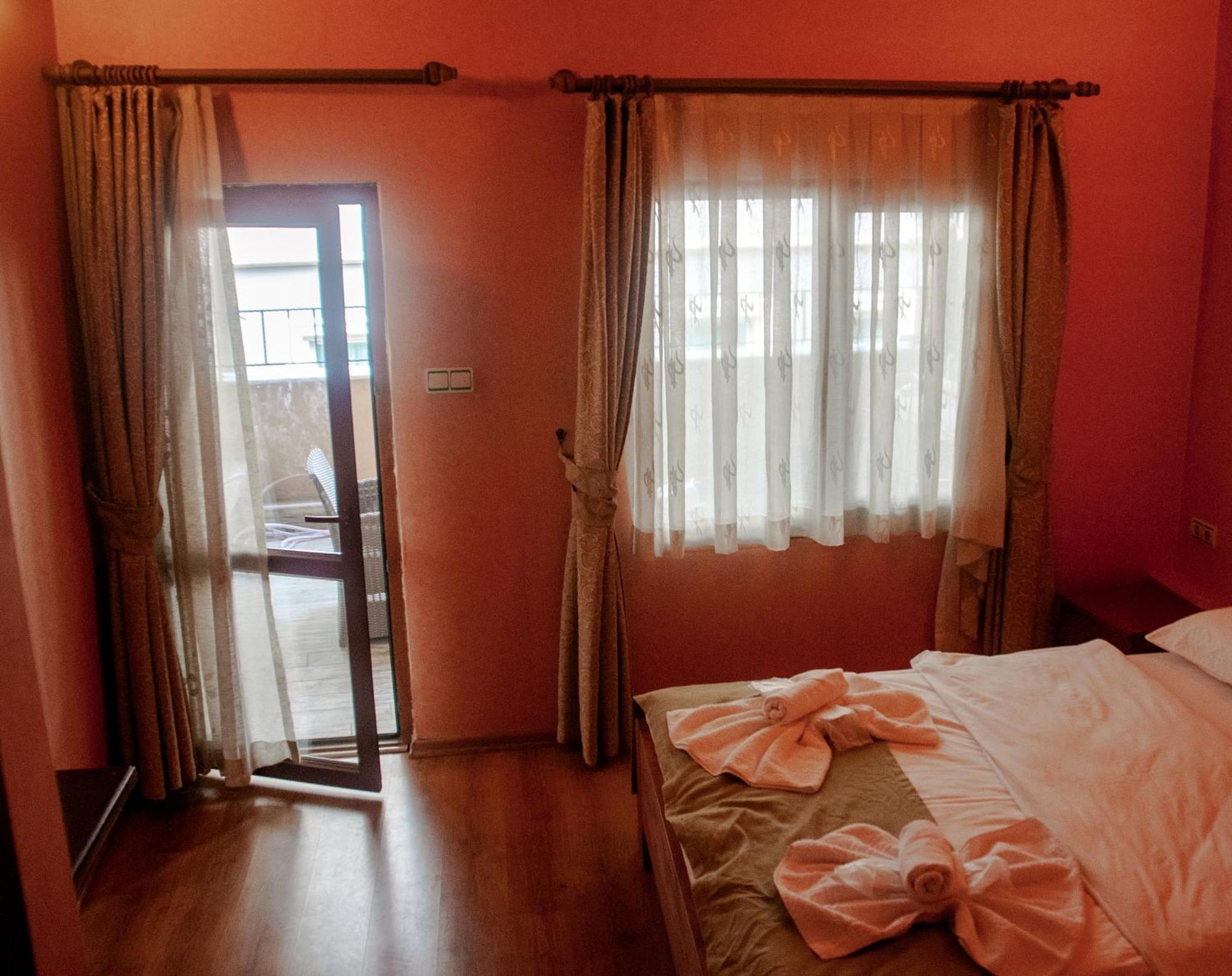 Istanbul Irish Hotel Bagian luar foto