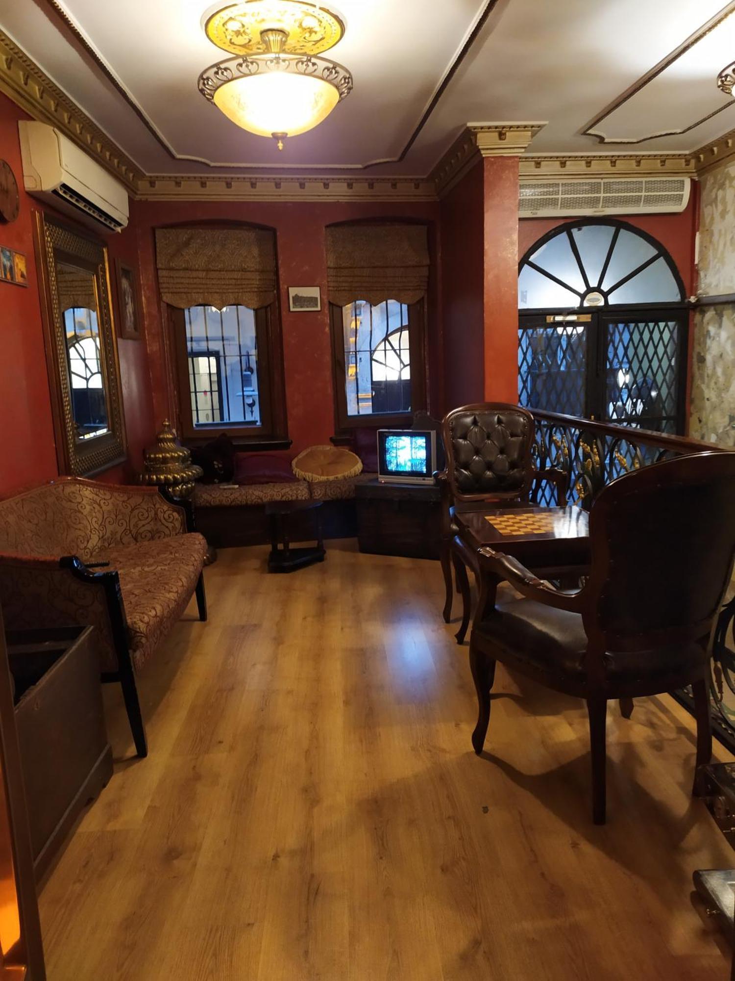 Istanbul Irish Hotel Bagian luar foto