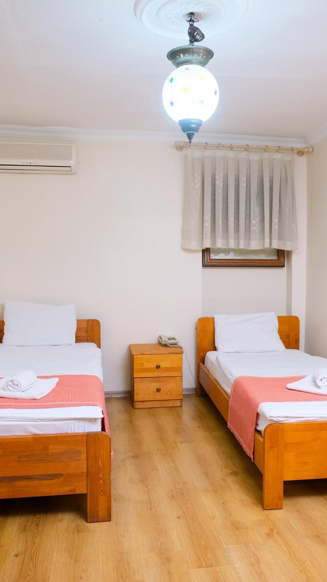 Istanbul Irish Hotel Bagian luar foto