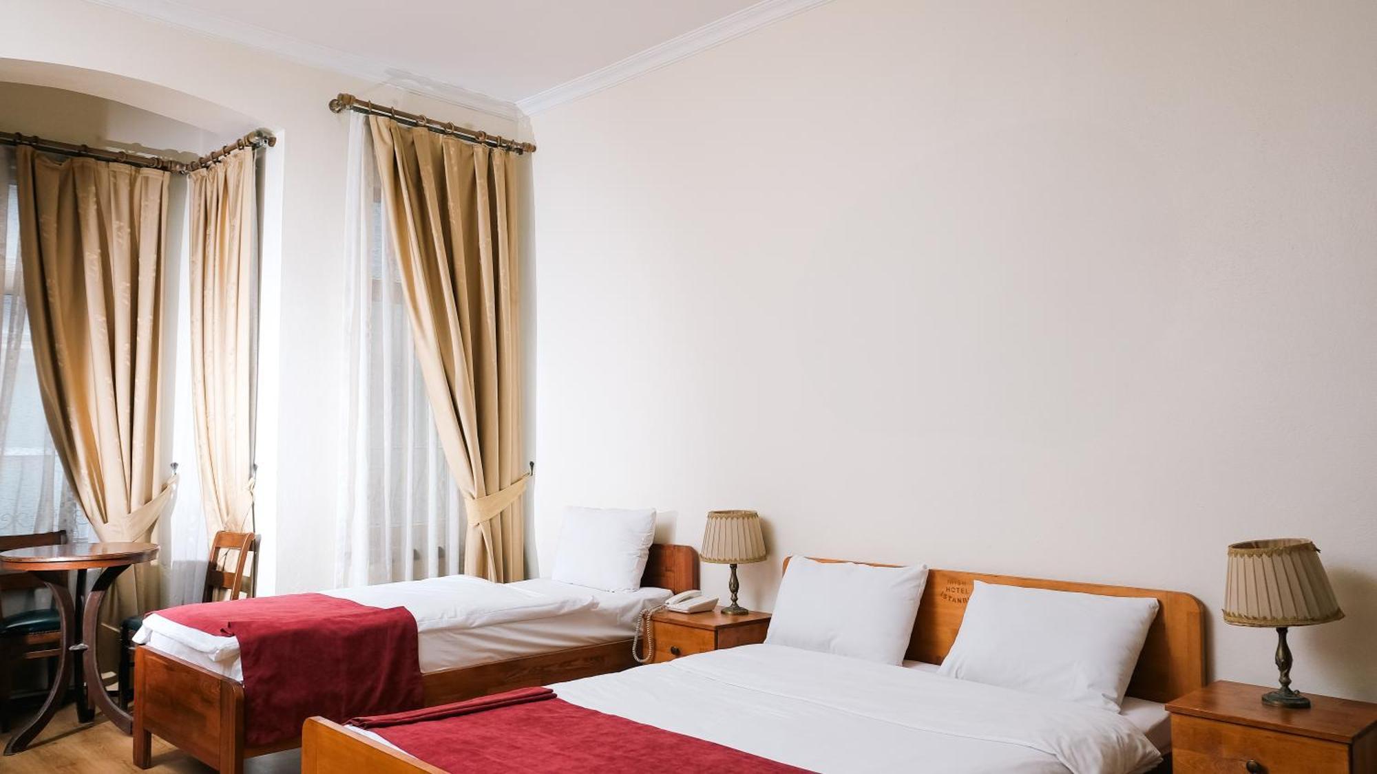 Istanbul Irish Hotel Bagian luar foto