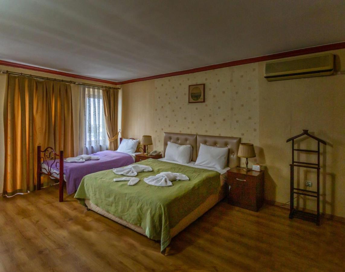 Istanbul Irish Hotel Bagian luar foto